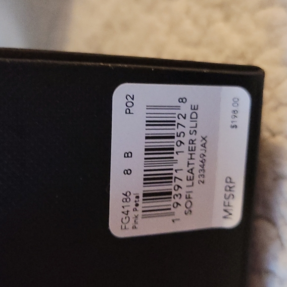 Woman sandals brand new with tag. - Picture 6 of 7